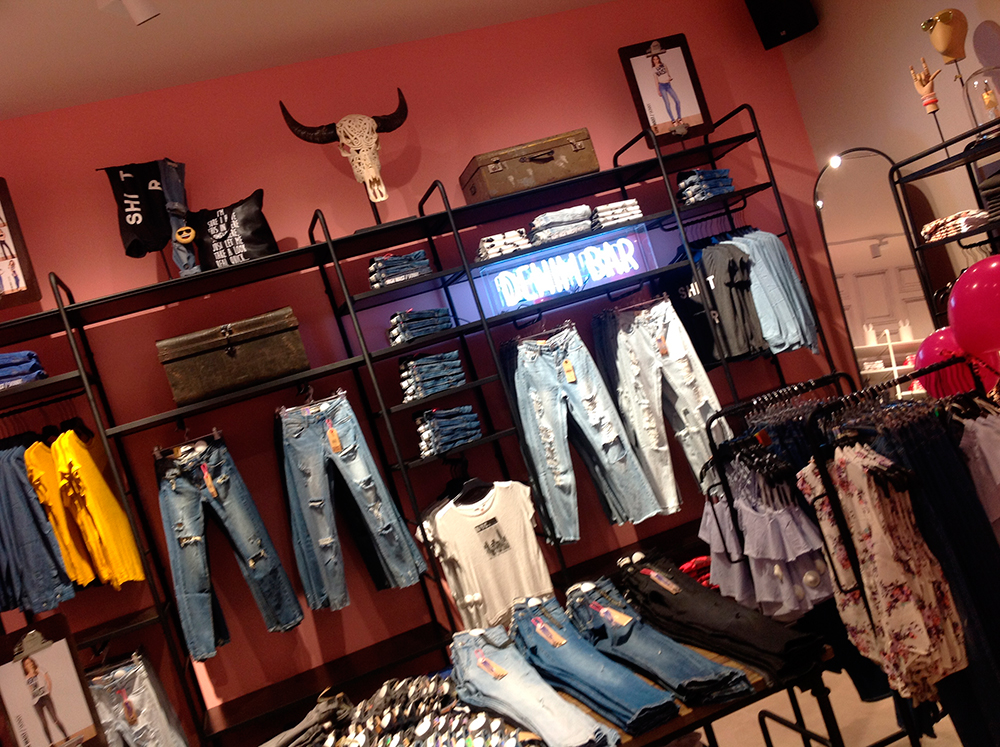 Negozio abbigliamento outlet tally weijl